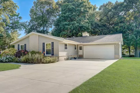 5220 S La Salle, New Berlin, WI 53151