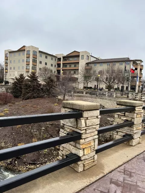 w164n8925 Water #501, Menomonee Falls, WI 53051