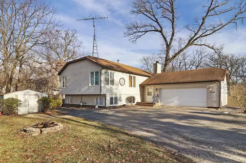 3150 E Lake Shr, Twin Lakes, WI 53181