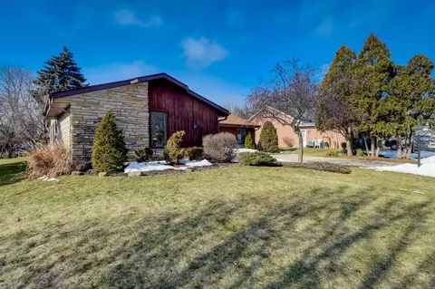 4465 S Longview, New Berlin, WI 53151