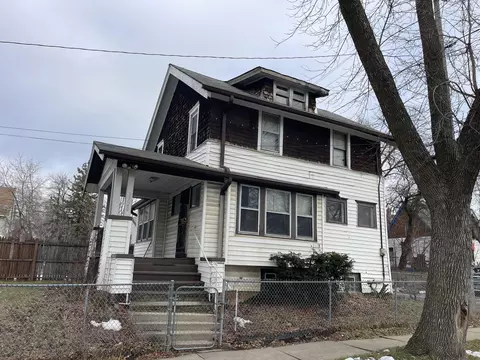 2720 W Chambers, Milwaukee, WI 53210