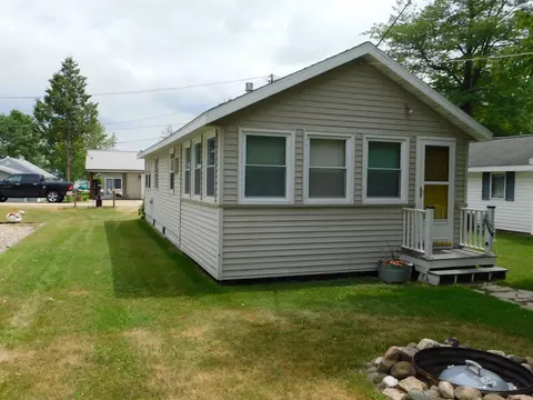 w6070 North Bay Circle, Wescott, WI 54166