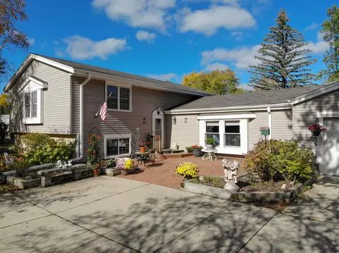 1028 W Sierra, Mequon, WI 53092