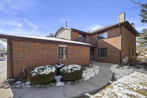 8113 S Forest Hls, Franklin, WI 53132