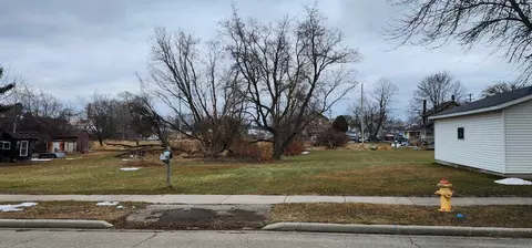 328 5th, Menominee, MI 49858