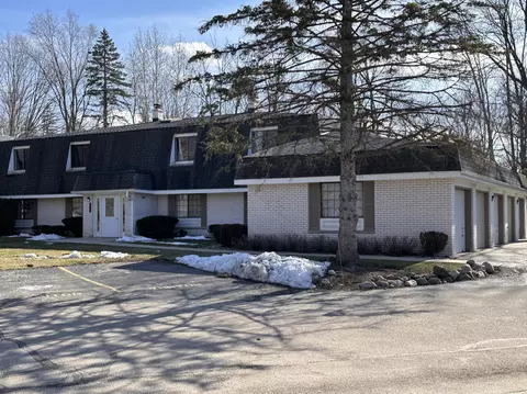 20185 Independence #D, Brookfield, WI 53045