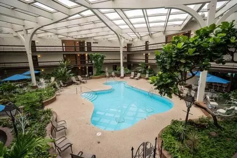 6100 W Stonehedge #343, Greenfield, WI 53220