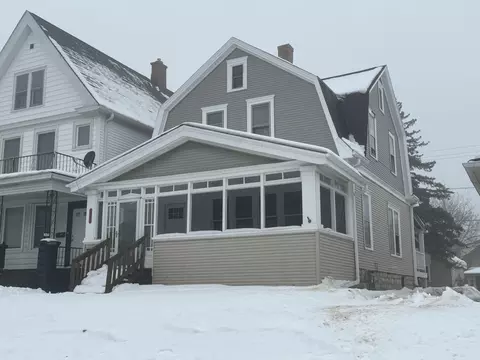 1447 S 77th, West Allis, WI 53214