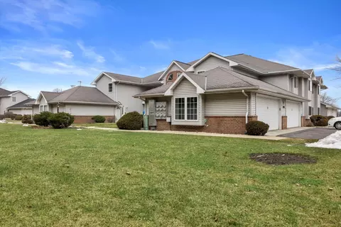 1282 Village Ctr #8, Somers, WI 53144