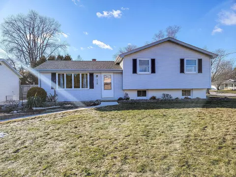 719 E Linden, Manitowoc, WI 54220
