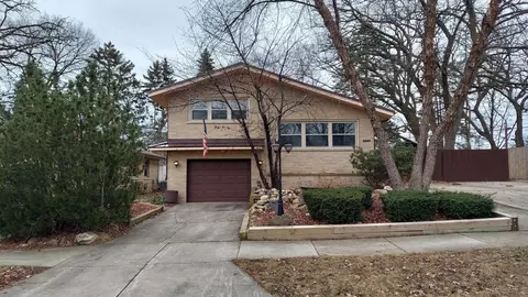 4703 Harding, Kenosha, WI 53142