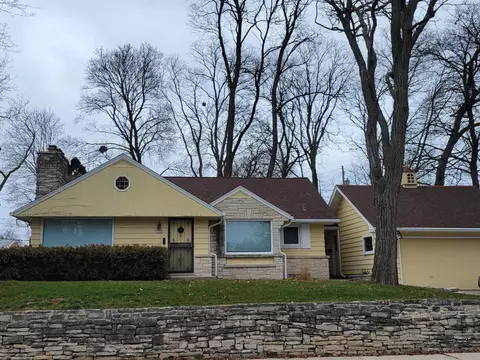 1230 E Townsend, Milwaukee, WI 53212