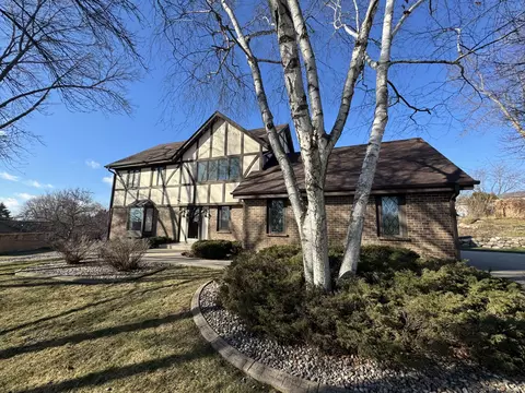 4261 S Mary-ross, New Berlin, WI 53151