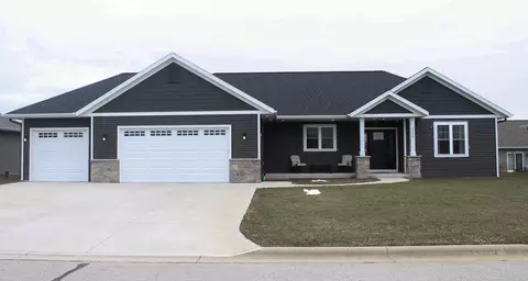 1506 Woodcrest, Howards Grove, WI 53083
