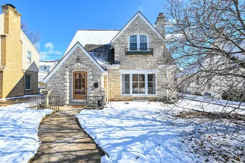 2792 N 69th, Milwaukee, WI 53210