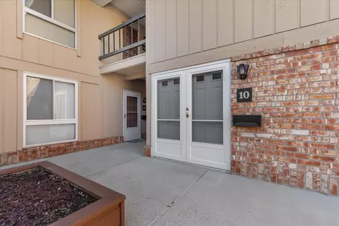 11927 W Appleton #10, Milwaukee, WI 53224