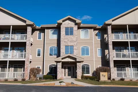 13060 W Bluemound #212, Elm Grove, WI 53122