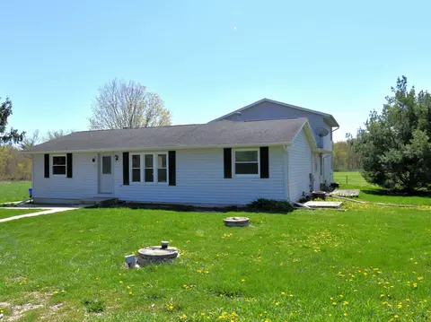 7279 Spring, Springfield, WI 53176