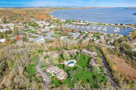 36 Abbey Villa #36D, Fontana, WI 53125