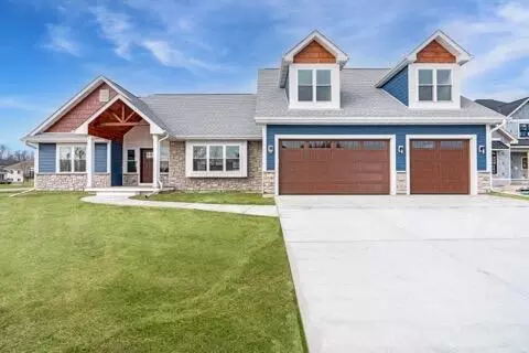 1427 Red Oak, Hartford, WI 53027