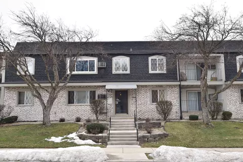 141 W North #21, Waukesha, WI 53188
