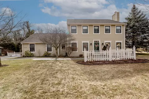 n49w16133 Graysland, Menomonee Falls, WI 53051