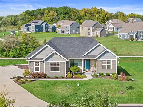 8280 W Mourning Dove, Mequon, WI 53097