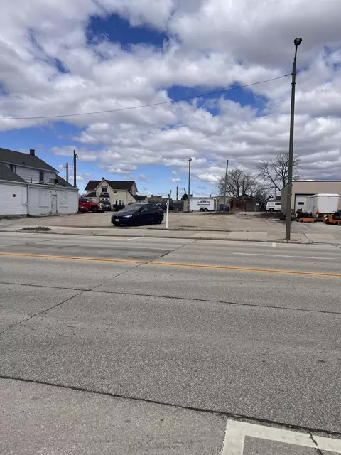 1216 Washington, Manitowoc, WI 54220