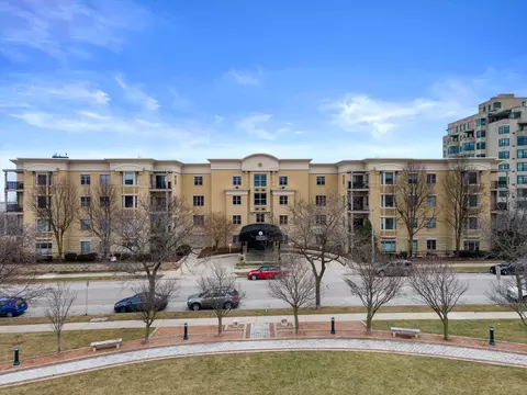 1300 N Prospect #102, Milwaukee, WI 53202