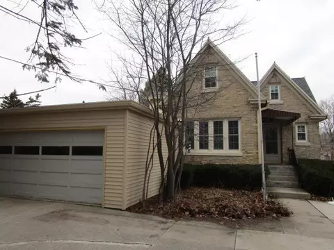 3324 Waldo, Manitowoc, WI 54220