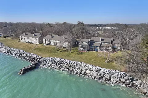 141 S Lakeshore #A3, Racine, WI 53403