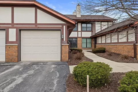 8834 W Forest Hl, Franklin, WI 53132