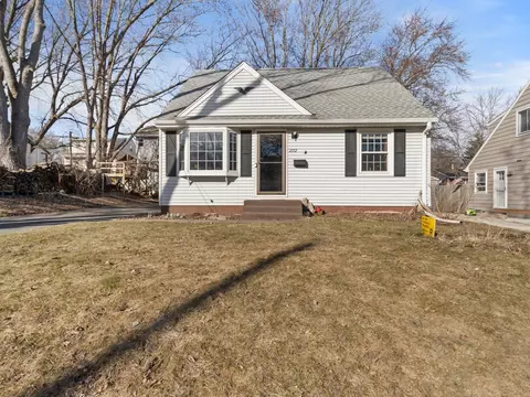 2112 Oaklawn, Waukesha, WI 53188