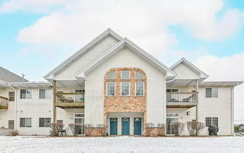 3360 E College #15, Cudahy, WI 53110