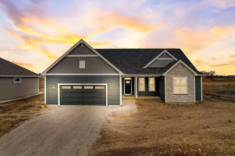 1276 Violet, Oconomowoc, WI 53066