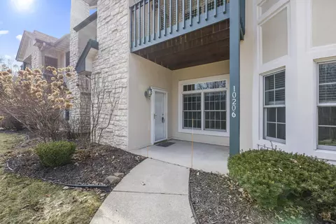 10206 W Deerwood #19, Franklin, WI 53132