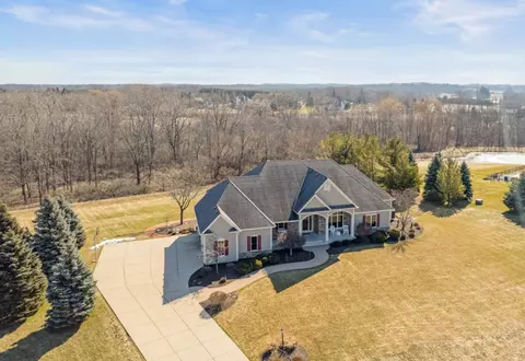 3300 S Catamount, New Berlin, WI 53146