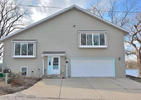 5430 W Peninsula, Waterford, WI 53185