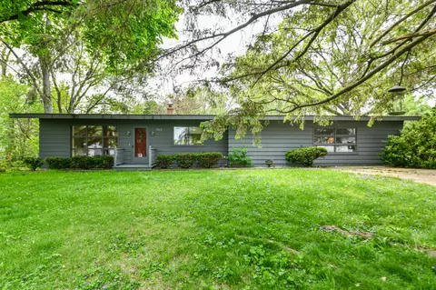 703 Inlet Shr, Delavan, WI 53115