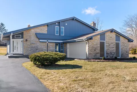 2531 W Glenbrook, Mequon, WI 53092