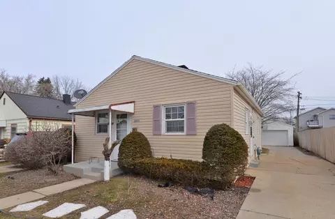 2033 Hayes, Racine, WI 53405