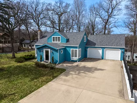 926 Sauganash, Fontana, WI 53125