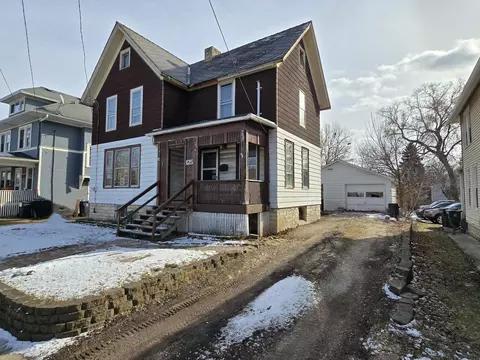 125 E Park, Waukesha, WI 53186