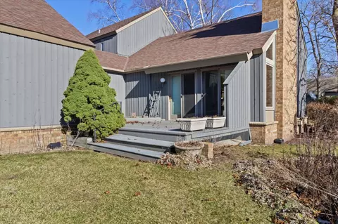 1 Deepwood #B-1, Wind Point, WI 53402