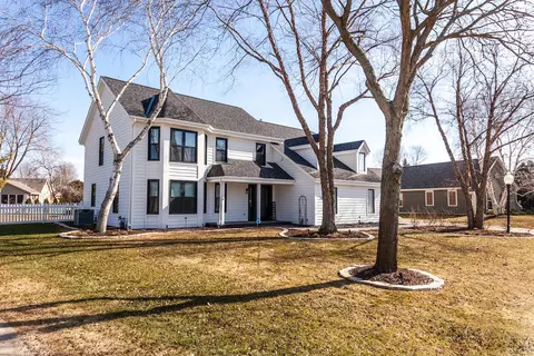 1483 Turnberry, Oconomowoc, WI 53066