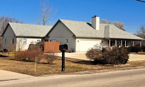 1110 W Oakwood, Oak Creek, WI 53154