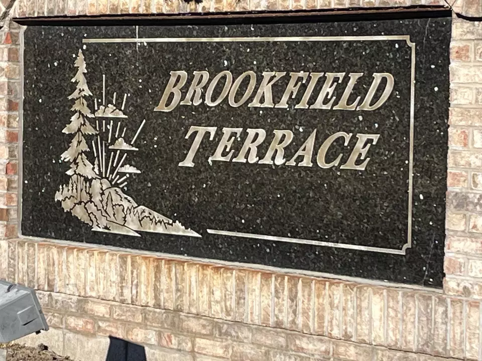 375 Jennifer, Brookfield, WI 53045 23 Photos Movoto