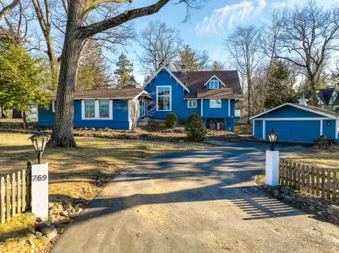 769 Arrowhead, Fontana, WI 53125