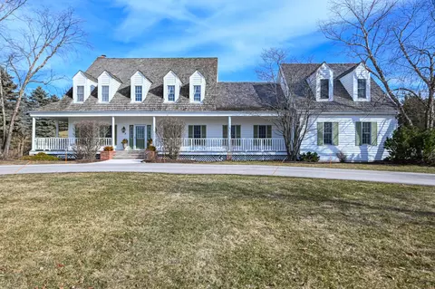 10710 N Briarwood, Mequon, WI 53092