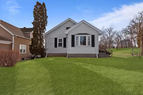 405 Summit, West Bend, WI 53095